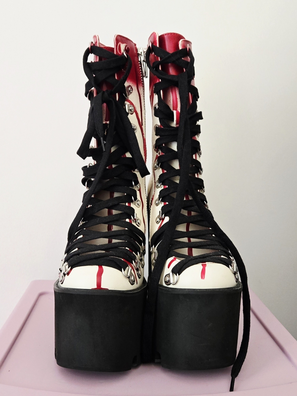 ✨️NWOT✨️ Dolls Kill "Trickz N' Treatz" Scream Queen Traitor Boots - Picture 2 of 4